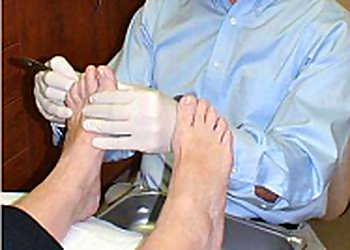 Dr. Robert Donaldson - CENTRE PROSANTE - Dollard des Ormeaux, QC Podiatres - Podiatric Examination Image