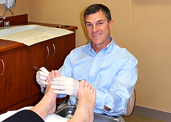 Dr. Robert Donaldson - CENTRE PROSANTE - Dollard des Ormeaux, QC Podiatres - Podiatric Examination Image