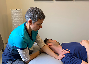 Guelph Ostéopathes Dr. Robyn Fraser, BSc, ND, M.OMSc - MEDICAL ARTS CENTRE