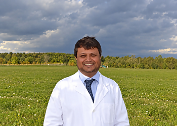 Dr. Roger Sen - EAGLES LANDING MEDICAL CENTRE Dr. Roger Sen - Vaughan, ON Primary Care Physicians - Doctor Portrait Image
