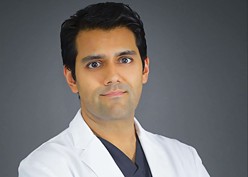 Dr. Romy Ahluwalia - Whitby, ON Chirurgien Plasticien