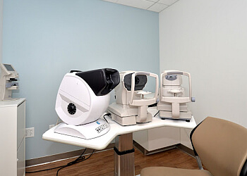 Calgary Optométristes Dr. Saleel Jivraj, BSc (Hons), OD, MBA, FAAO, FCOptom, FBCLA - MARKET MALL EYE CLINIC