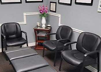 Dr. Salmaan Noaman, DC - ADVANCED CHIROPRACTIC CLINIC - Niagara Falls, ON Chiropractors - Clinic Interior Image