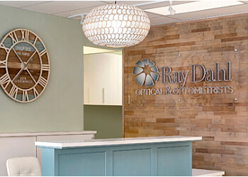 Saanich optometrist Dr. Samantha Bourdeau, OD - RAY DAHL OPTICAL & OPTOMETRISTS