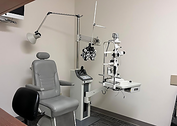 Dr. Samantha Lai, OD - Calgary, AB Optométristes Pédiatriques - Medical Equipment Image