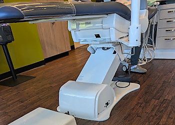 Dr. Samneet K. Mangat - Calgary, AB Dentistes Enfants - Treatment Room Image