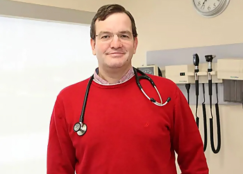 Dr. Sean Murray - Sudbury, ON Pédiatres - Doctor Portrait Image