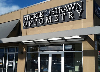 Kelowna Optométristes Dr. Stephanie Strawn, OD - STRAWN & CO. OPTOMETRY