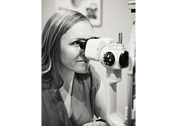 Kelowna Optométristes Dr. Stephanie Strawn, OD - STRAWN & CO. OPTOMETRY
