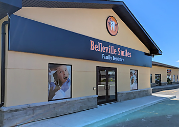 Dr. Sudhir Shenoy - Belleville, ON Dentistes - Clinic Exterior Image