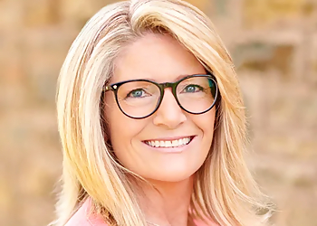 Dr. Tammy Bowler, DC - BACK IN BALANCE MUSKOKA Dr. Tammy Bowler, DC - BACK IN BALANCE MUSKOKA - Huntsville, ON Chiropractors - Doctor Portrait Image
