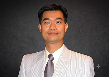 Dr. Victor Mak Dr. Victor Mak - Richmond Hill, ON Urologists - Doctor Portrait Image