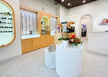 New Westminster optometrist Dr. Winnie Li, OD - EyeHaus, Doctors of Optometry