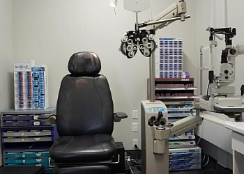 Laval optometrist Dr. Xuan Linh Chi Ho, MSc, OD - VISION DE L'AVENIR OPTOMÉTRISTES