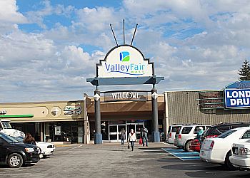 Maple Ridge dentist Dr. Yun Zhe Wang - VALLEY FAIR DENTAL