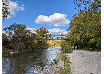 Mississauga hiking trail Erindale Park