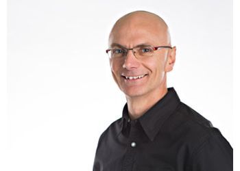 Earle Burrows, PT, BSc, Cert MDT - HUMAN PERFORMANCE PHYSIOTHERAPY