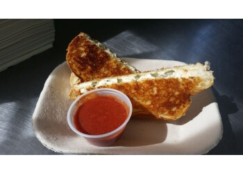 Grande Prairie Camions De Nourriture Eat Your Heart out Food Truck