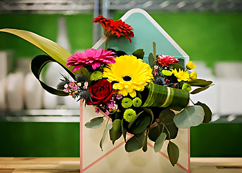 Eight Petals Flower Shop Eight Petals Flower Shop - Lethbridge, AB Fleuristes - Design Image