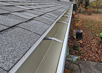 Elite Gutters Elite Gutters - Edmonton, AB Nettoyeurs De Gouttières - Field Work Image