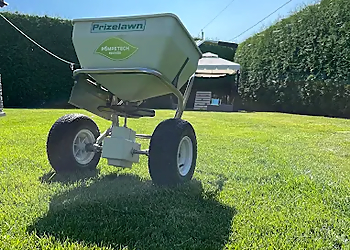 Entretien pelouse Dagenais Inc - Blainville, QC Lawn Care Services - Field Work Image