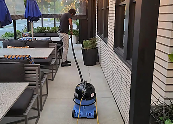 Everest Commercial Cleaning Services - New Westminster, BC Commercial Cleaning Services - Outdoor Work Image