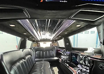 Executive 4 Star Limousine - Lethbridge, AB Limo Service - Facility Image