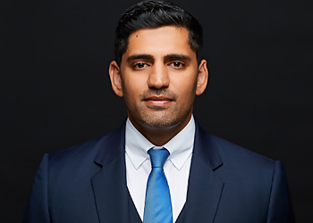 Faraz Khan - Milton, ON Avocats Immobiliers - Lawyer Portrait Image