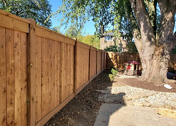 Oakville fencing contractor Flawless Fence