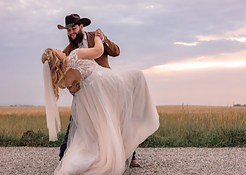 Calgary wedding photographer Fly Free Photography