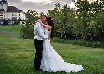 Calgary wedding photographer Fly Free Photography
