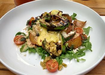 3 Best Vegetarian Restaurants in Kelowna, BC - Expert 
