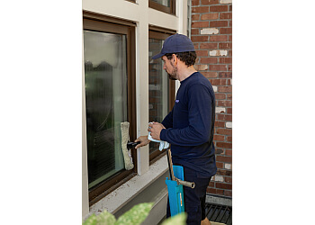New Westminster window cleaner FreeFlo Home Services