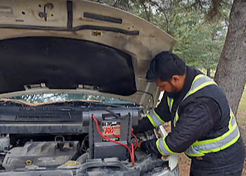 FutureTowing - Winnipeg, MB Towing Services - Technician Image