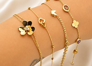 Garnet Jewellery - Port Coquitlam, BC Jewellery - Chain Display Image