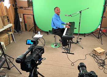 Markham videographer Genie Lamp Studios