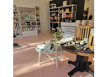 Red Deer Boutiques De Cadeaux Gift Smack Gift Company