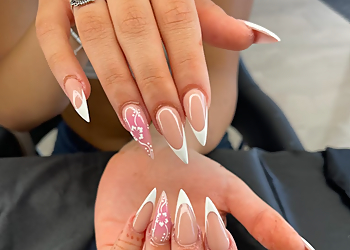 Langley nail salon Glamour nails by Steven
