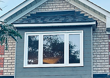 Glass & Hardware Window Repair Services - Brampton, ON Fabricants de Fenêtres et portes - Field Work Image
