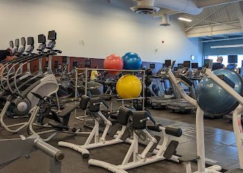 Newmarket gym GoodLife Fitness Newmarket York Town Square