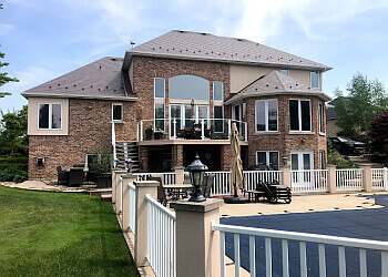 Niagara Falls window cleaner Gorilla Property Services