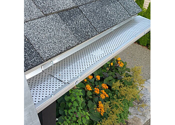 Quebec gutter cleaner Gouttière Réno Soleil