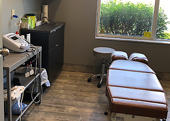 Great Lakes Chiropractic - Windsor, ON Chiropractors - Treatment Room Image