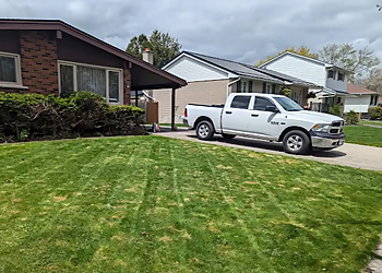 Green Thumb Lawn Services - Brantford, ON Service D'Entretien De Pelouse - Truck Image