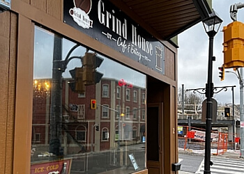 Cambridge Boutiques De Bagels Grind House Café and Eatery