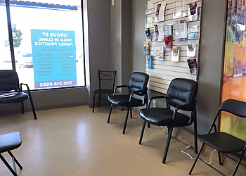 Grove Street Walk-In Clinic & Family Practice - Barrie, ON Cliniques sans rendez-vous - Reception Area Image