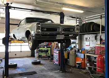 Thunder Bay car repair shop H & H Auto & Towing