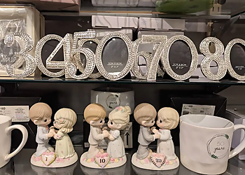 Hallmark Oshawa - Oshawa, ON Boutiques De Cadeaux - Sample Image