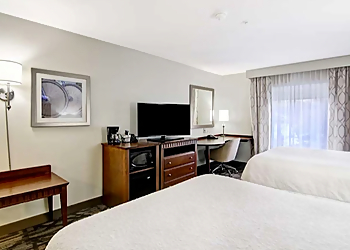 Hampton Inn & Suites by Hilton Saint John - Saint John, NB Hôtels - Hotel Room Image