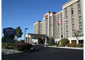 Windsor hotel  Hampton Inn and Suites by Hilton Windsor image 1